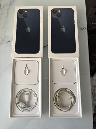 Caja iPhone 13 + Cable