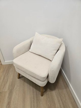 Butaca Nórdica Chenilla Patas Madera Beige