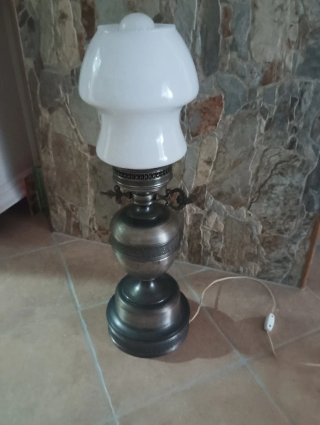 Lámpara de mesa antigua