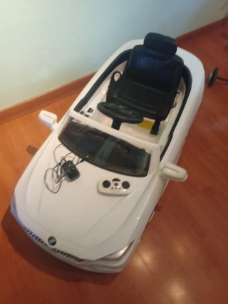 Coche eléctrico infantil BMW blanco