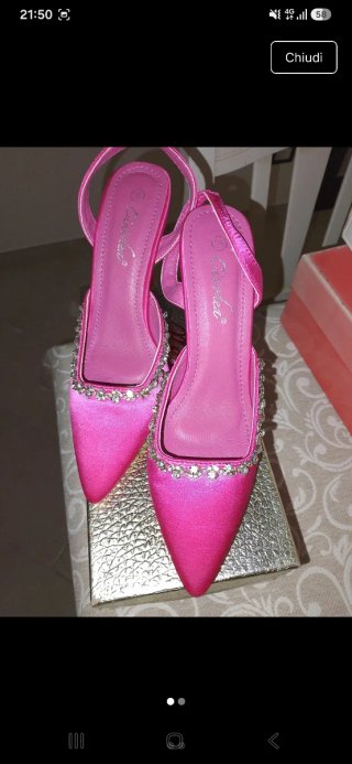 Scarpe fucsia con strass