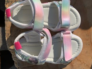 Sandalias Niña Arcoíris