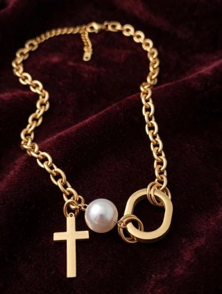 Collar Dorado con Perla y Cruz