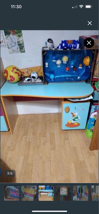 Scrivania per bambini blu e multicolore