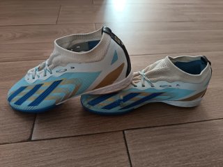 Zapatillas Futbol Azul y Blanco
