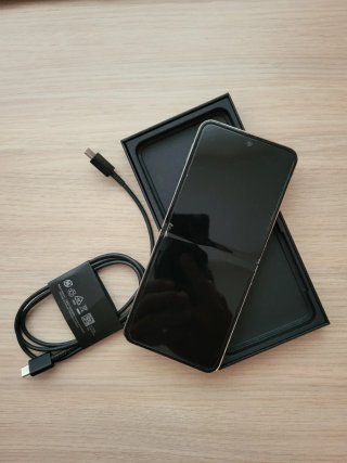 Samsung Galaxy Z Flip4 Dorato