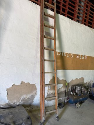 Escalera de madera tipo telefonista