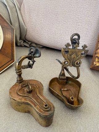 Pareja de lámparas de aceite metálicas