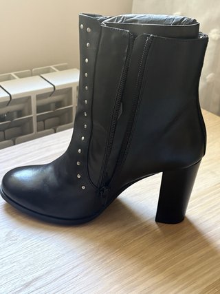 Botines Negros Apolina con Tachuelas