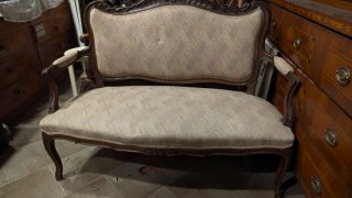 Divano Stile Liberty Tessuto e Legno