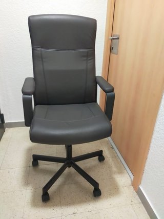 Silla de escritorio ergonómica negra