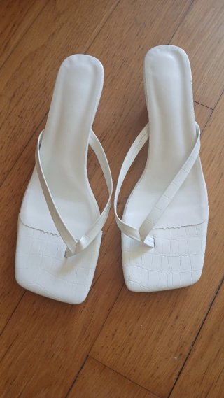 Sandalias blancas de tacón