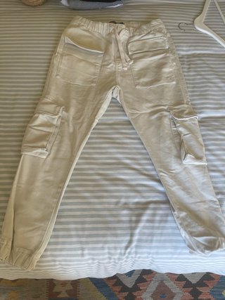Pantalones cargo Zara beige