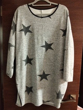 Vestido largo gris con estampado de estrellas Only