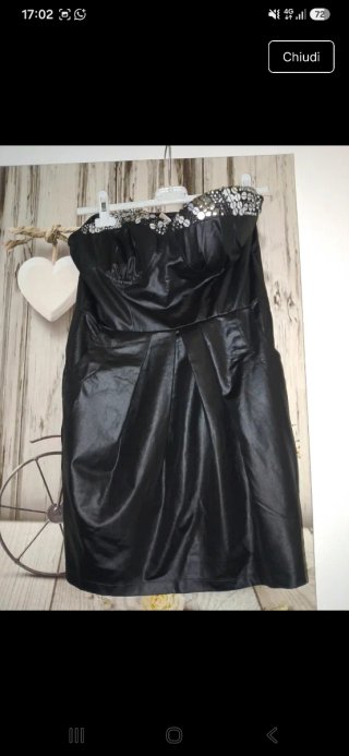 Abito corto nero con paillettes