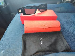 Gafas de sol Cartier negras y rojas