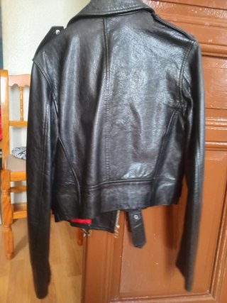 Chupa de cuero negra