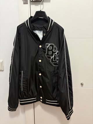 Cazadora tipo bomber Bershka negra