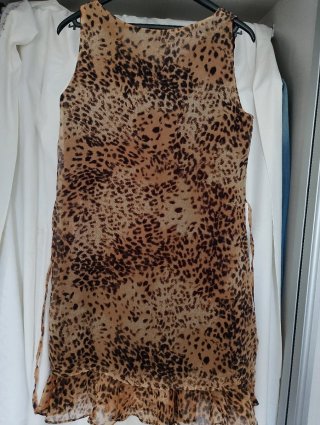 Vestido estampado leopardo con volantes