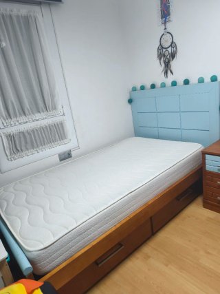 Dormitorio Juvenil. Cama,colchón,mesita Escritorio