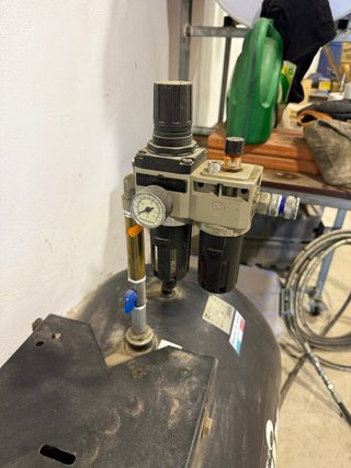 Manómetro y lubricador de aire