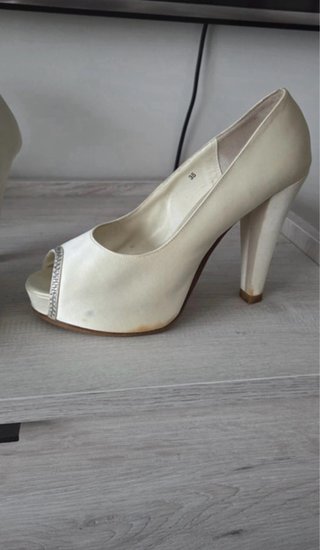 Zapatos de tacón blanco roto talla 35