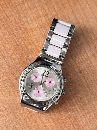 Reloj Swatch Metálico Rosa y Plateado