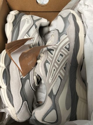 Asics Beige/Gris Zapatillas Deportivas