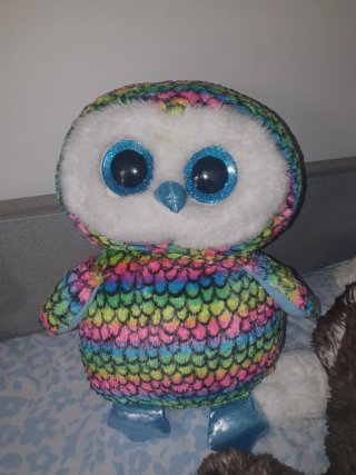 Peluche búho arcoíris ojos grandes