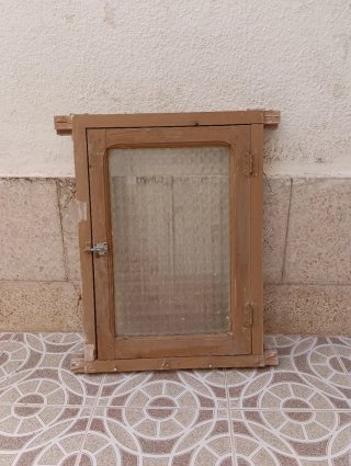 Ventana de madera con cristal