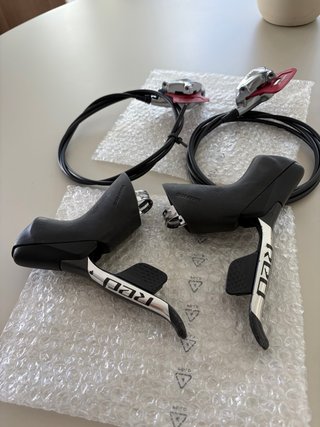 Manetas y pinzas SRAM RED AXS D1 disco carretera