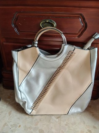 Lote 2 bolsos beige y plateado