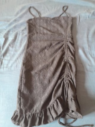 Vestido de tirantes con fruncido