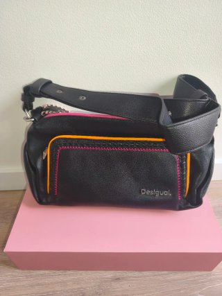Bolso Desigual Negro con Detalles Rosa