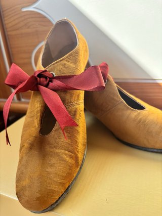 Zapatos de fallera para niña.