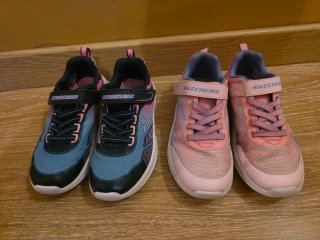 2 Pares de Zapatillas Skechers Talla 34