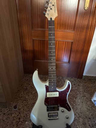 Guitarra Eléctrica Yamaha Pacifica 311H nueva.