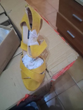 Zapatos de tacón amarillos todas las tallas