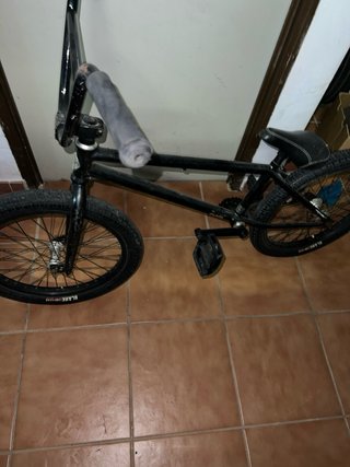 Bicicleta BMX Negra