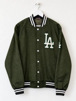 Chaqueta universitaria verde oliva apliques LA L