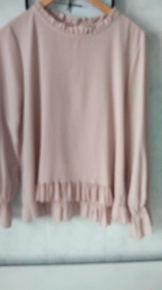 Camisa de mujer con volantes,color rosa palo