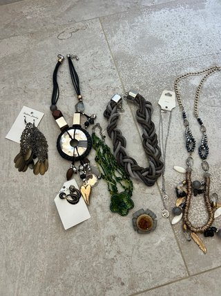 Lote de 5 collares y accesorios