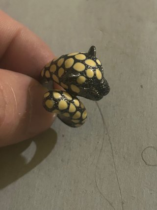 Anillo con forma de pantera