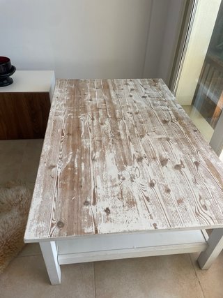 Mesa de salón de madera