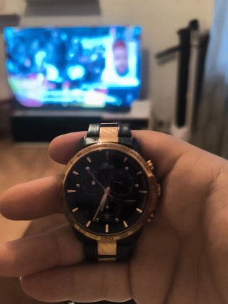 Reloj Lotus Negro y Dorado como nuevo
