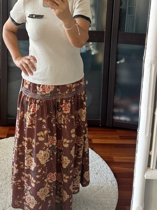 Falda larga floral fondo marrón