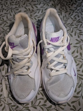 Zapatillas Deportivas Nike Blanco y Morado