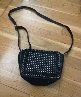 Bolso Negro con Tachuelas
