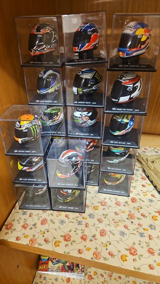Lotto di modellini di caschi MotoGp