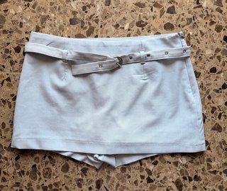 Falda pantalón gris azulado con cinturón